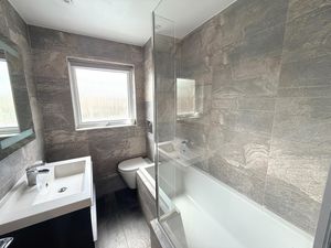 Family bathroom- click for photo gallery